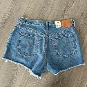 NWT Levi’s 501 short size 32